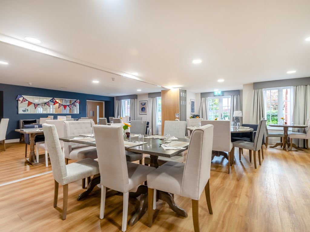 1 bed flat for sale in The Broadway, Amersham HP7, £525,000