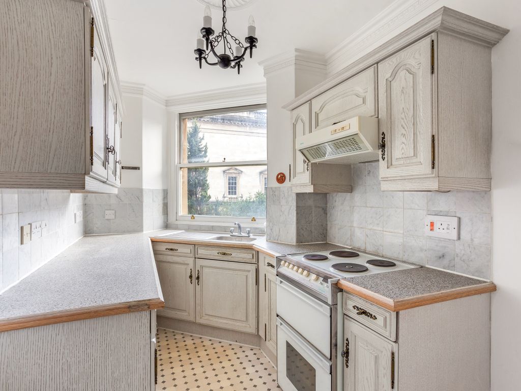 2 bed flat for sale in The Circus, Bath BA1, £550,000