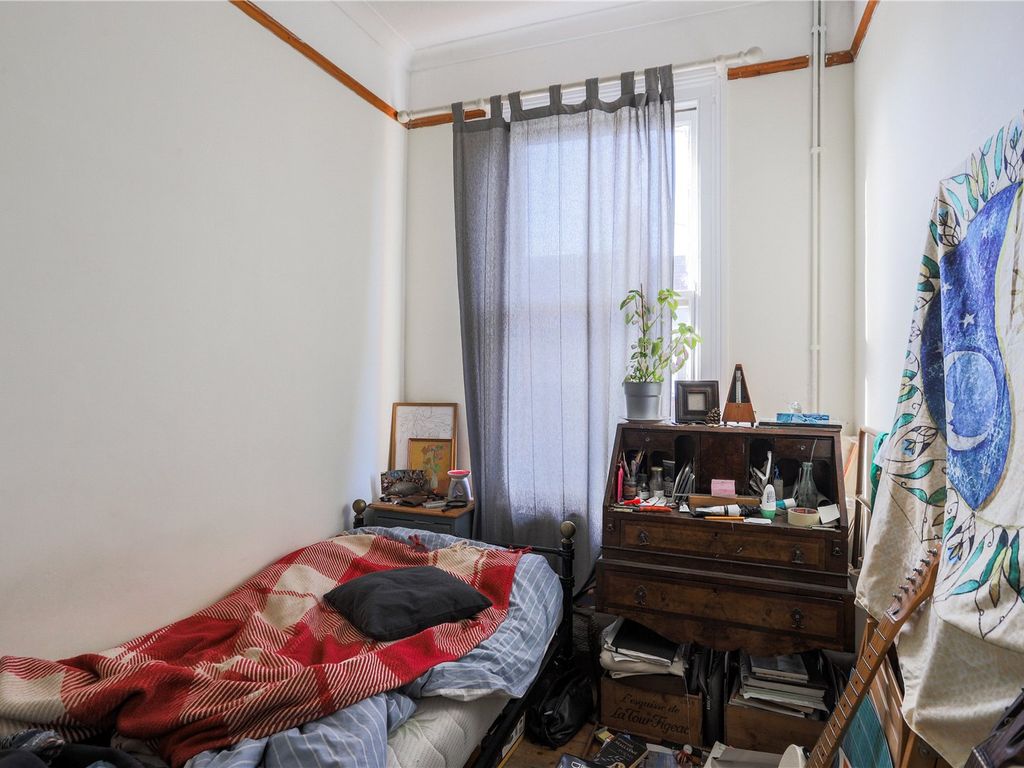 3 bed maisonette for sale in St Johns Road, London N15, £455,000