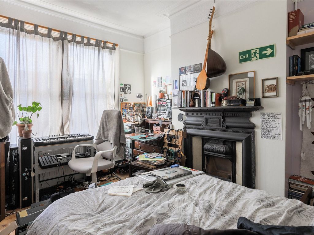 3 bed maisonette for sale in St Johns Road, London N15, £455,000