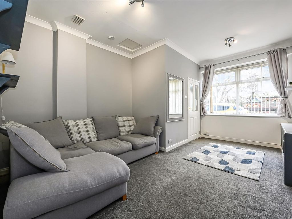 1 bed flat for sale in Highland Road, Southsea PO4, £155,000