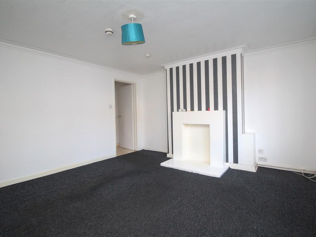 2 bed flat for sale in Eastfield Road, Peterborough PE1, £125,000