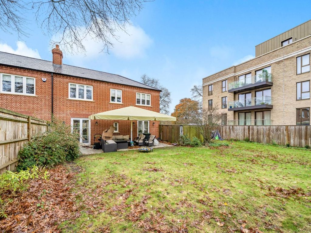 3 bed detached house to rent in Daffodil Crescent, Oakwood, Barnet EN4, £3,900 pcm