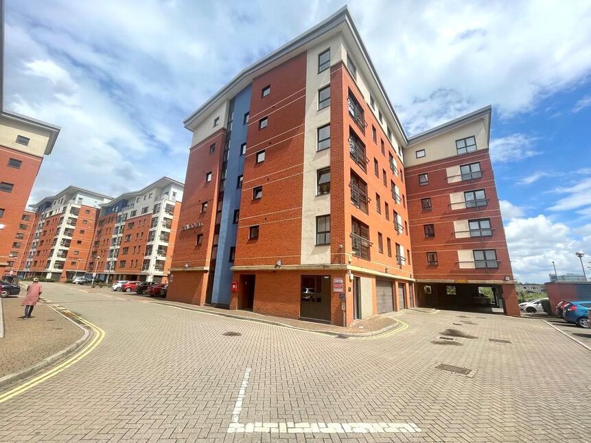 2 bed flat for sale in Millsands, Sheffield S3, £160,000