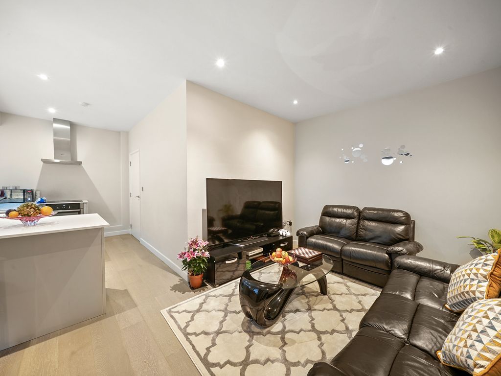 1 bed flat for sale in Station Road, Barnet EN5, £340,000