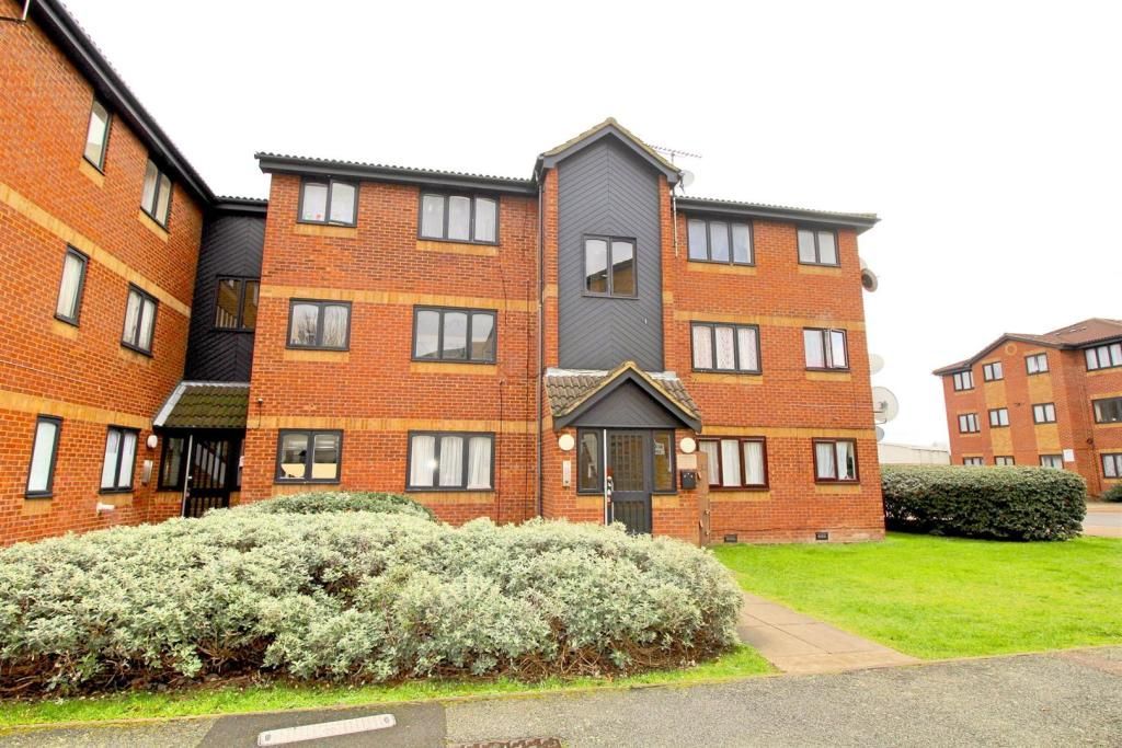 1 bed flat for sale in Acworth Close, London N9, £189,995