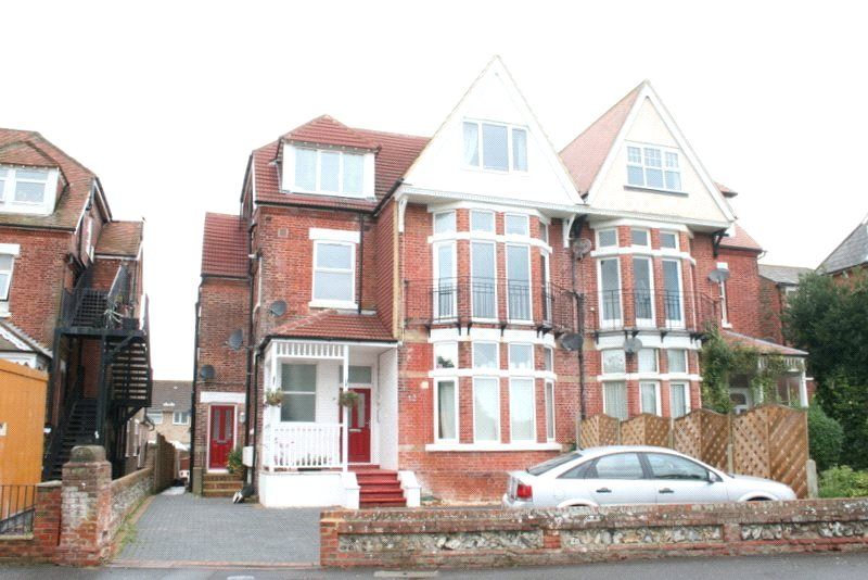 2 bed flat to rent in St Catherines Road, Littlehampton, West Sussex BN17, £1,150 pcm