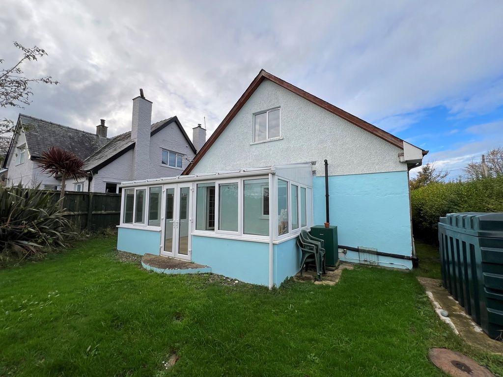 3 bed bungalow for sale in Aberporth, Cardigan SA43, £350,000