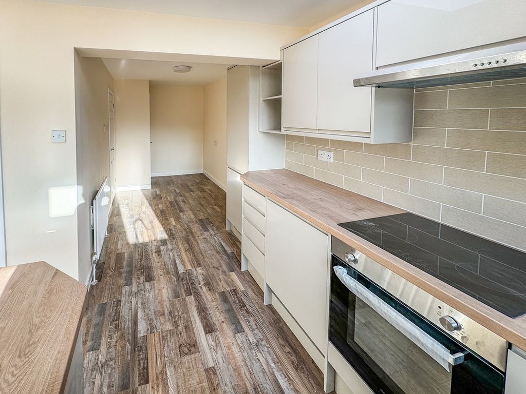 3 bed terraced house for sale in Combe Road, Tilehurst, Reading RG30, £370,000