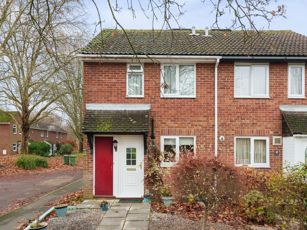 2 bed end terrace house for sale in Lydiard Close, Eastleigh SO50, £275,000