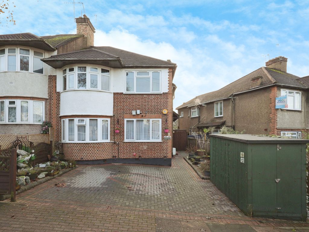 2 bed maisonette for sale in Bryan Avenue, Willesden Green NW10, £650,000