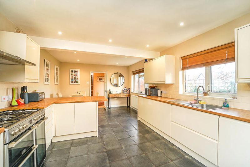 5 bed detached house for sale in West Street, Banwell BS29, £470,000