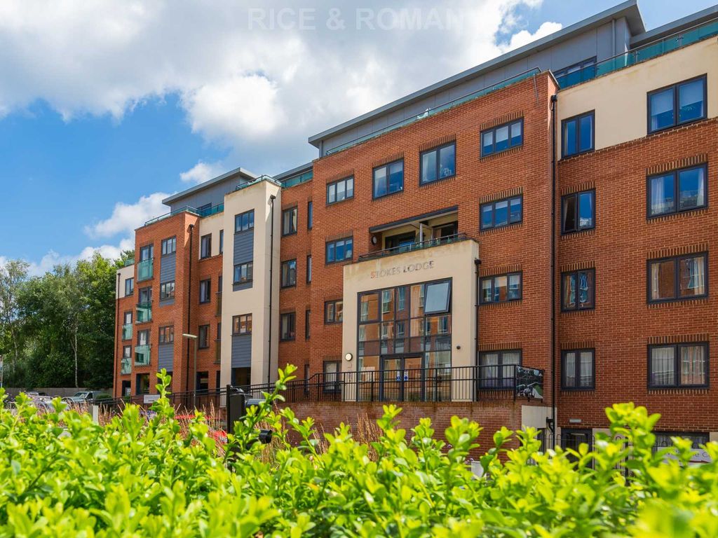 1 bed flat for sale in Stokes Lodge, Camberley GU15, £180,000