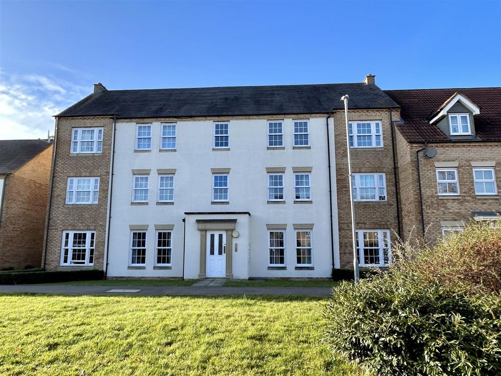 2 bed flat for sale in Longchamp Drive, Ely CB7, £175,000