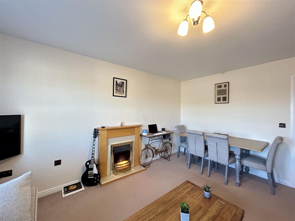 2 bed flat for sale in Longchamp Drive, Ely CB7, £175,000