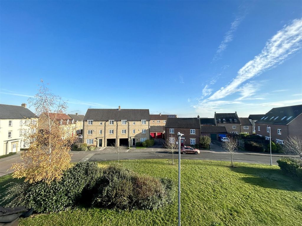 2 bed flat for sale in Longchamp Drive, Ely CB7, £175,000