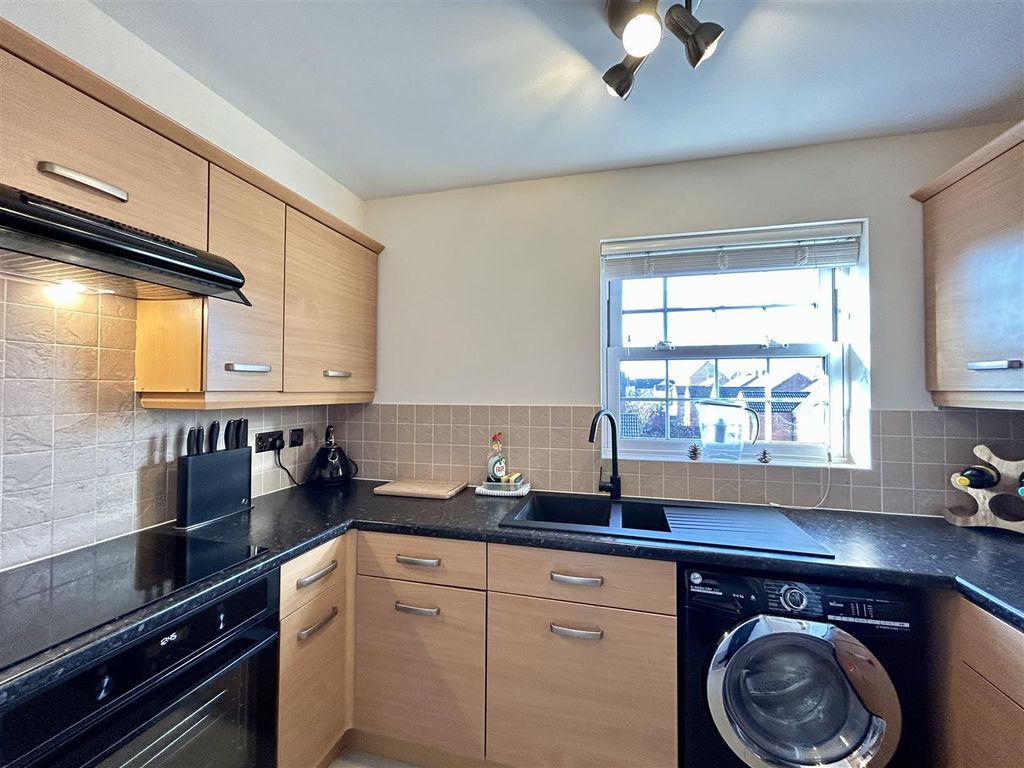 2 bed flat for sale in Longchamp Drive, Ely CB7, £175,000