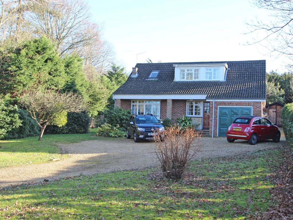 4 bed property for sale in Fishbourne Lane, Fishbourne, Ryde PO33, £600,000