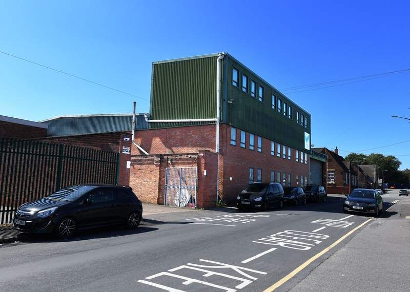Light industrial to let in Sutherland Avenue Wolverhampton, Wolverhampton WV2, Non quoting