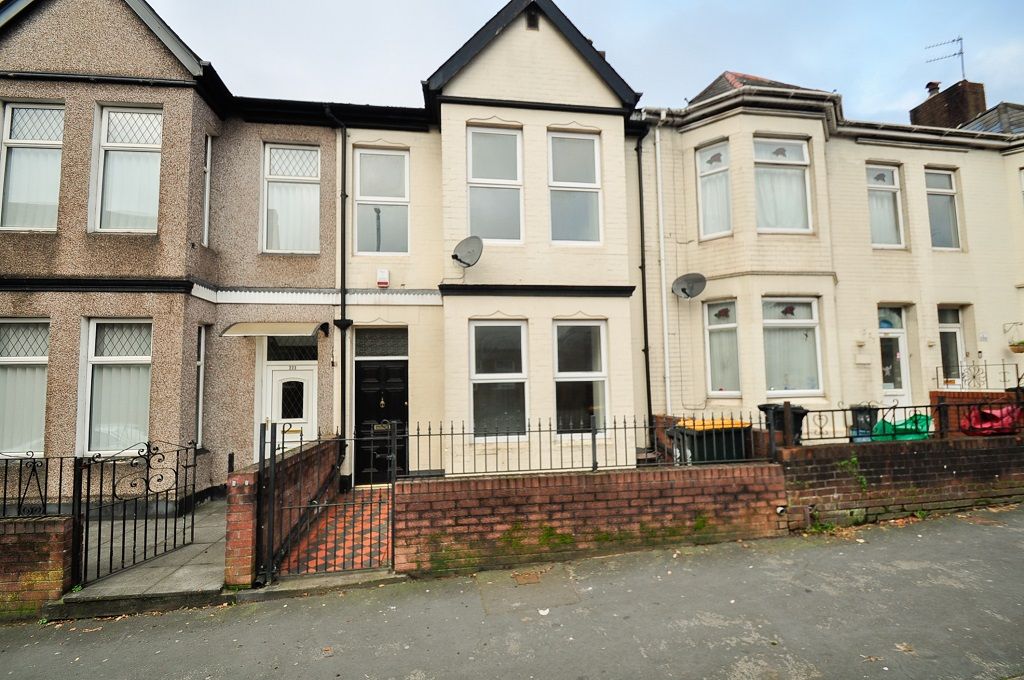 3 bed terraced house to rent in Caerleon Road, Newport, Gwent NP19, £1,400 pcm