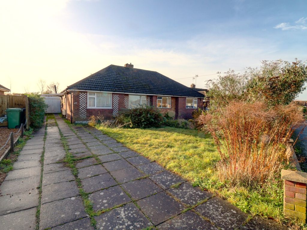 2 bed bungalow for sale in Shortborough Avenue, Princes Risborough HP27, £375,000