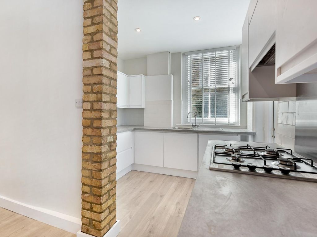 2 bed flat for sale in Edgeley Road, London SW4, £700,000