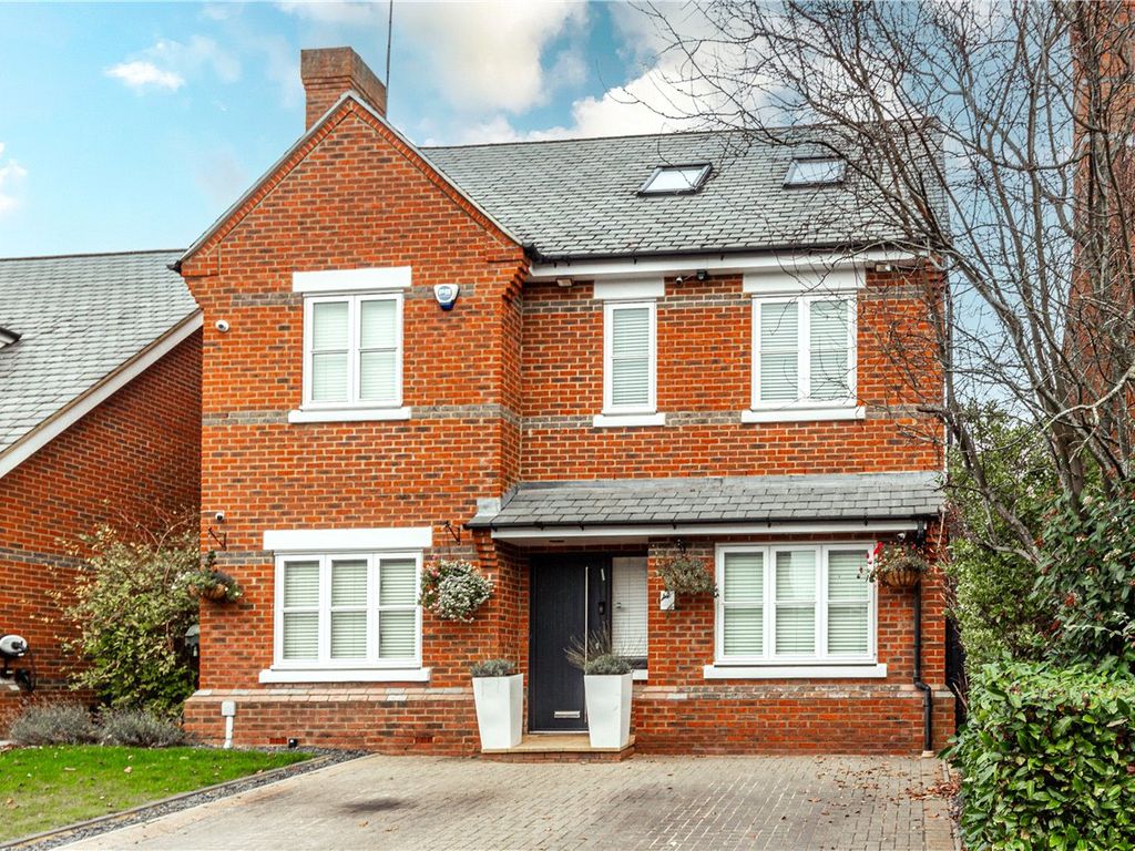 5 bed detached house to rent in Farm Crescent, St. Albans, Hertfordshire AL2, £4,500 pcm