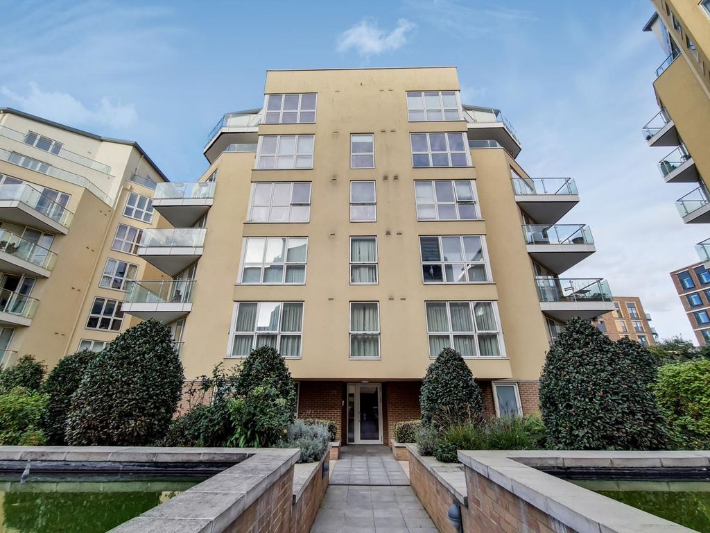 2 bed flat for sale in Water Gardens Square, Canada Water, London SE16, £680,000