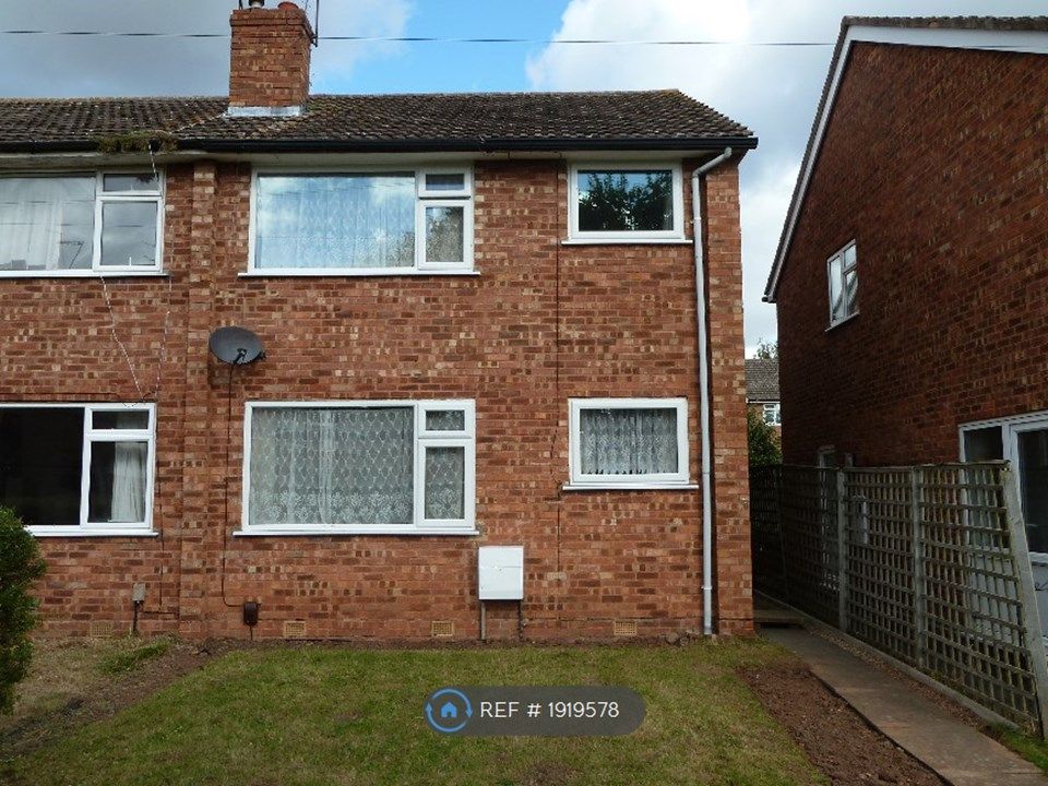 4 bed semi-detached house to rent in Hurley Close, Leamington Spa CV32, £1,700 pcm