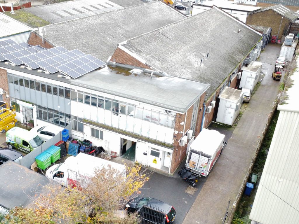 Warehouse to let in Second Avenue, London N18, £220,000 pa