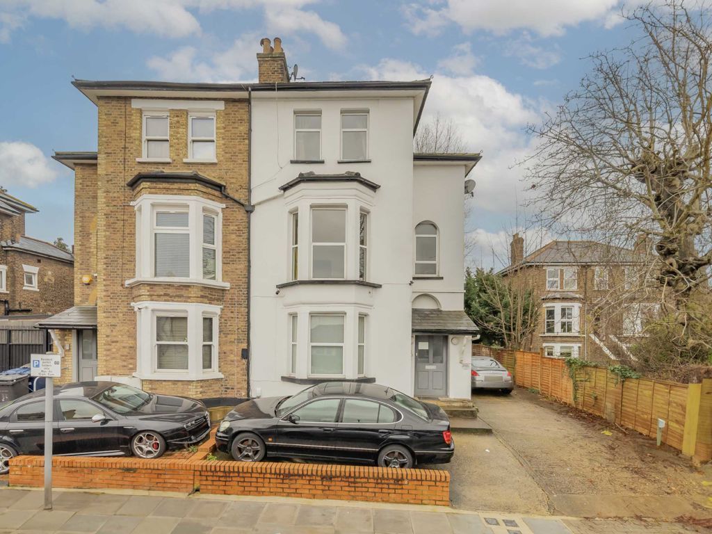 3 bed flat for sale in Sunnyside, London NW2, £399,950