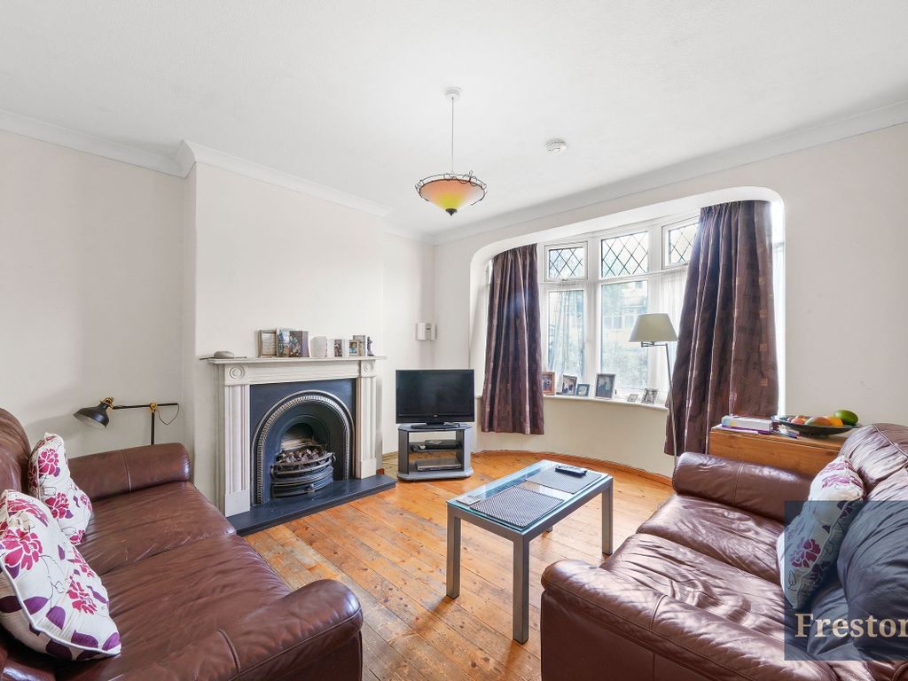 3 bed semi-detached house for sale in Colney Hatch Lane, London N11, £625,000
