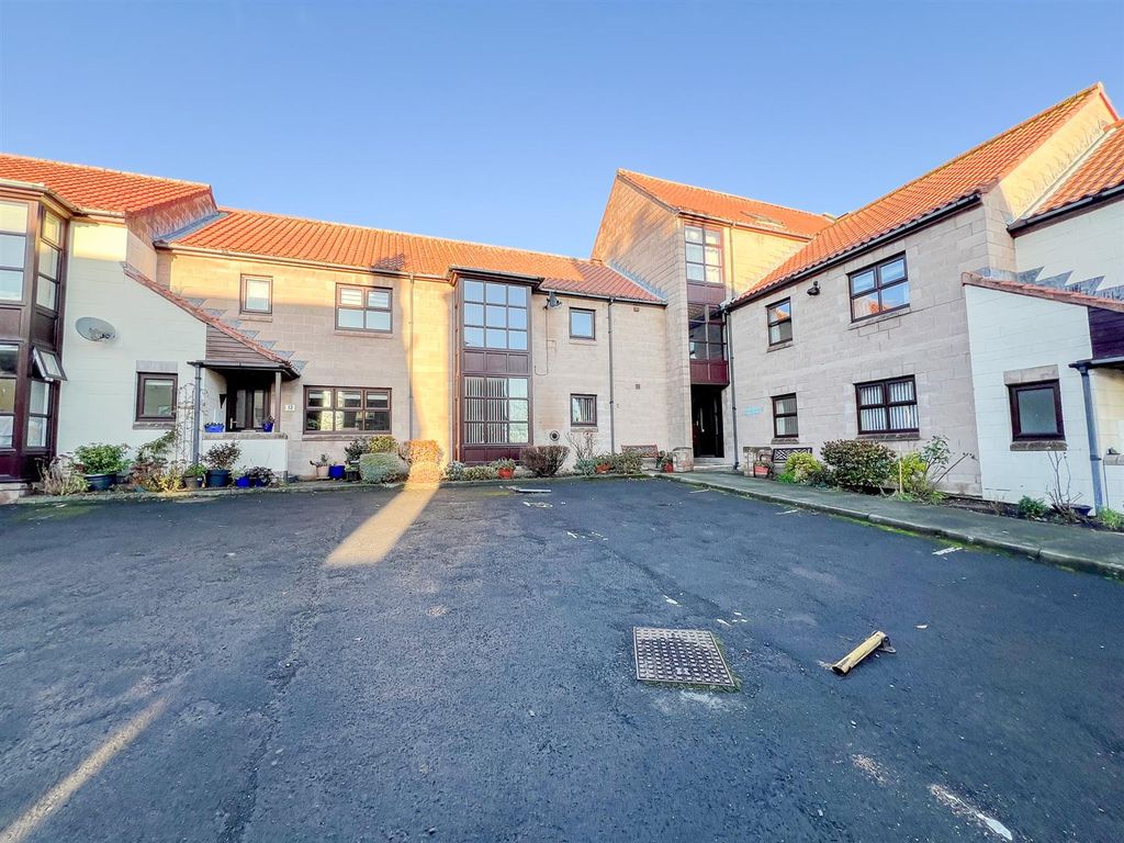 2 bed flat for sale in Cleet Court, Berwick-Upon-Tweed TD15, £140,000