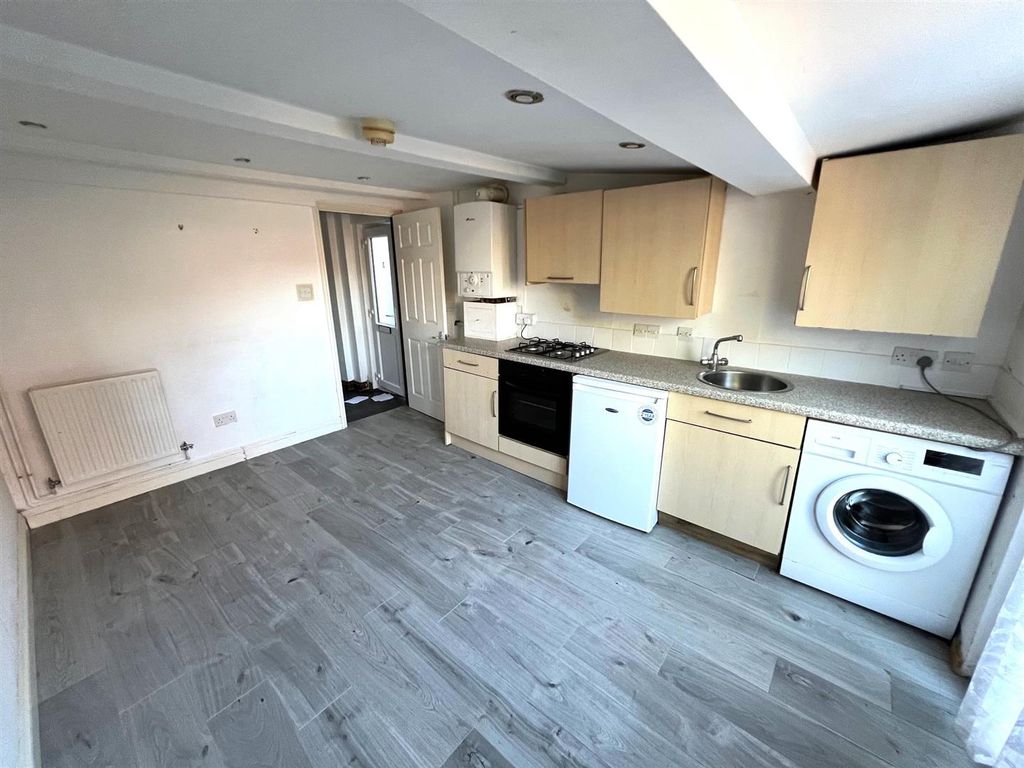 1 bed flat for sale in London Road, North End, Portsmouth PO2, £70,000