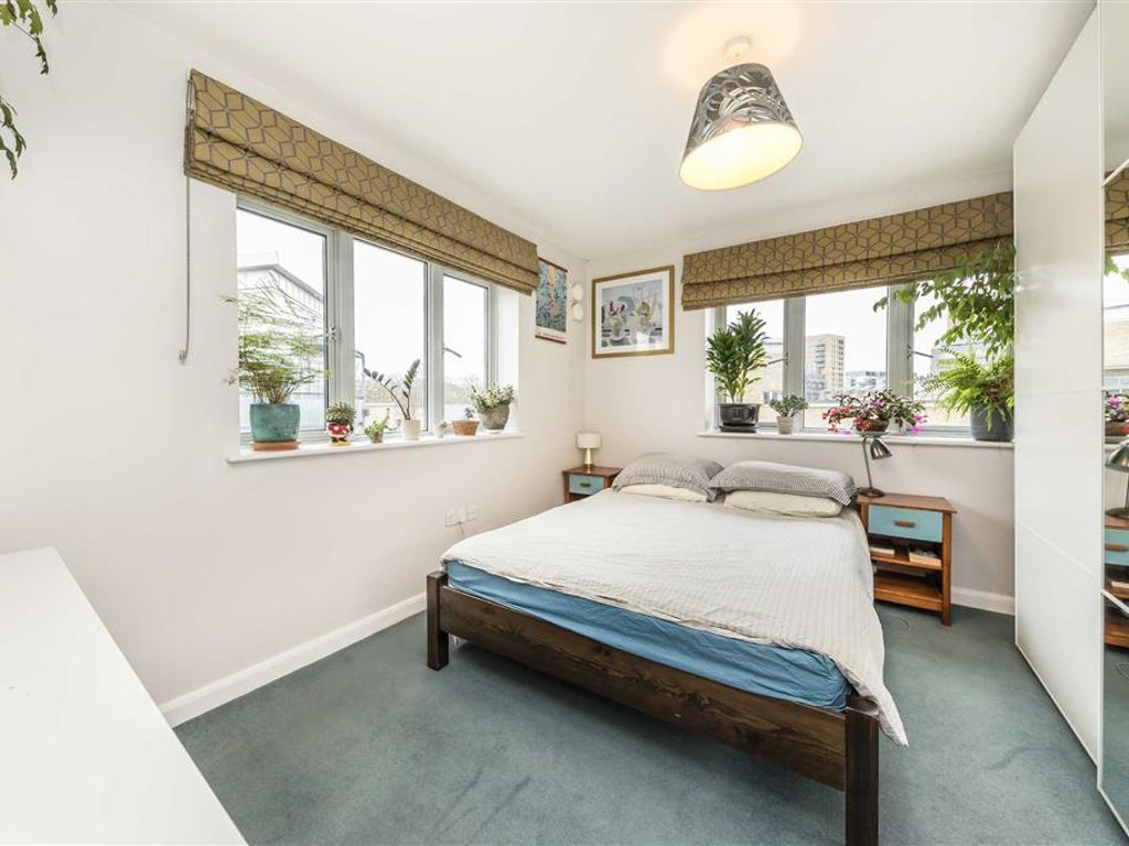 1 bed flat for sale in Odell Walk, London SE13, £325,000