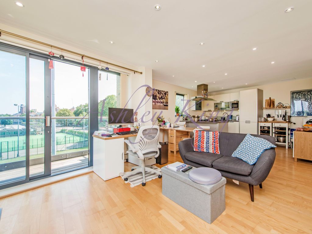 2 bed flat for sale in Equinox Building, Douglas Path, London E14, £549,950