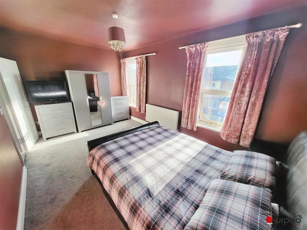 3 bed terraced house for sale in Fairoak Avenue, Newport NP19, £240,000