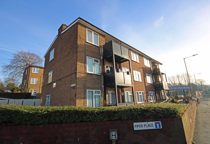 3 bed flat for sale in Piper Place, Amblecote, Stourbridge DY8, £110,000