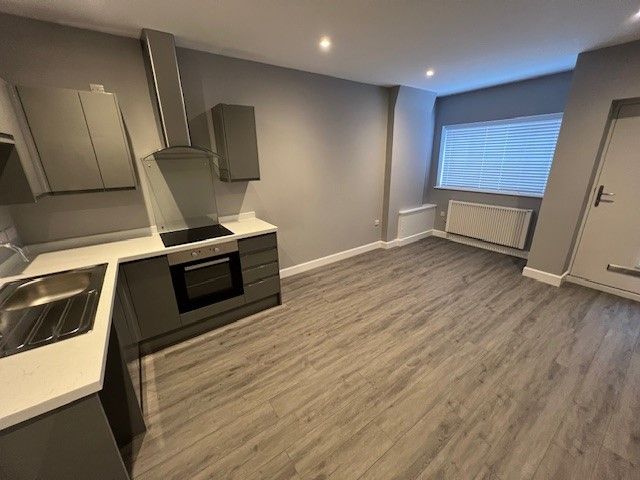2 bed property to rent in East Street, Southampton SO14, £1,250 pcm