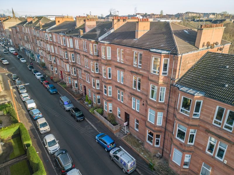 2 bed flat for sale in Sinclair Drive, Battlefield G42, £200,000