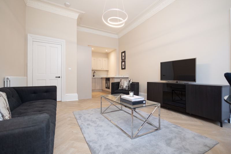 2 bed flat for sale in Sinclair Drive, Battlefield G42, £200,000