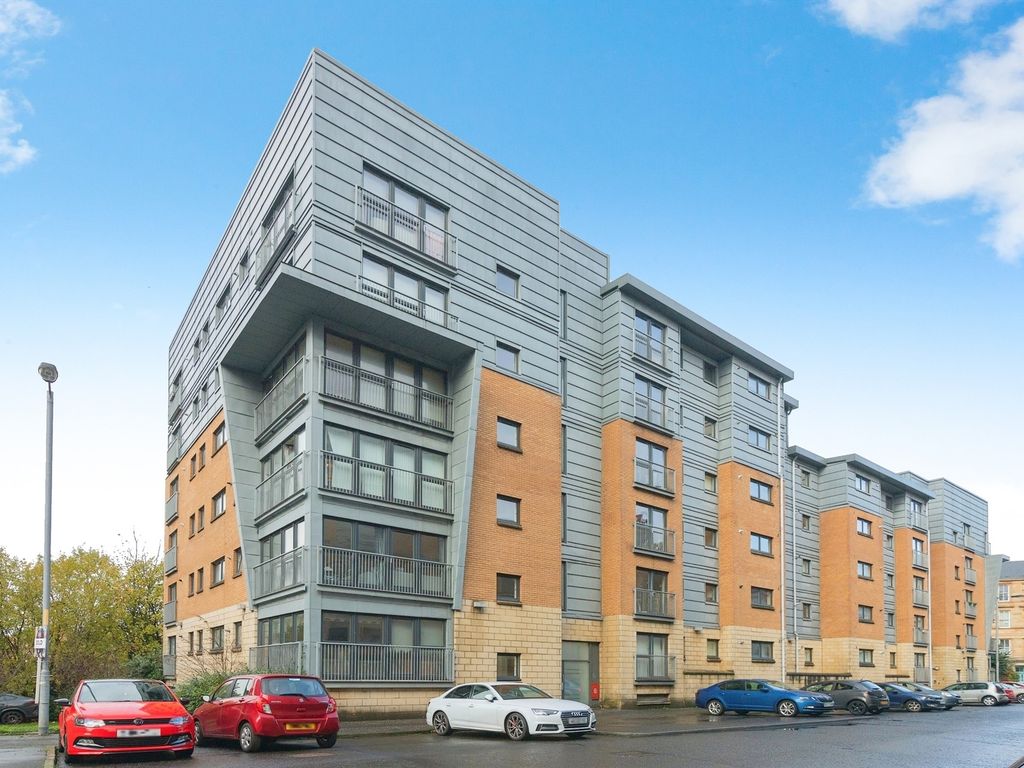 2 bed flat for sale in Barrland Street, Glasgow G41, £149,000