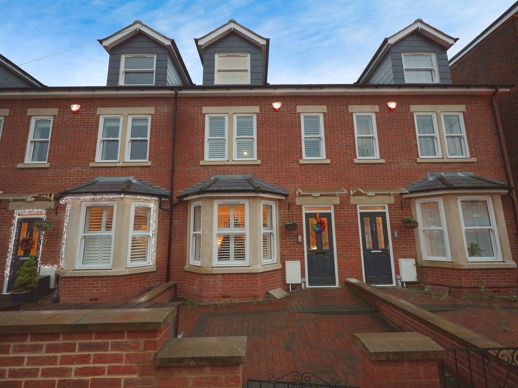 4 bed terraced house for sale in Broad Street, Chesham HP5, £550,000