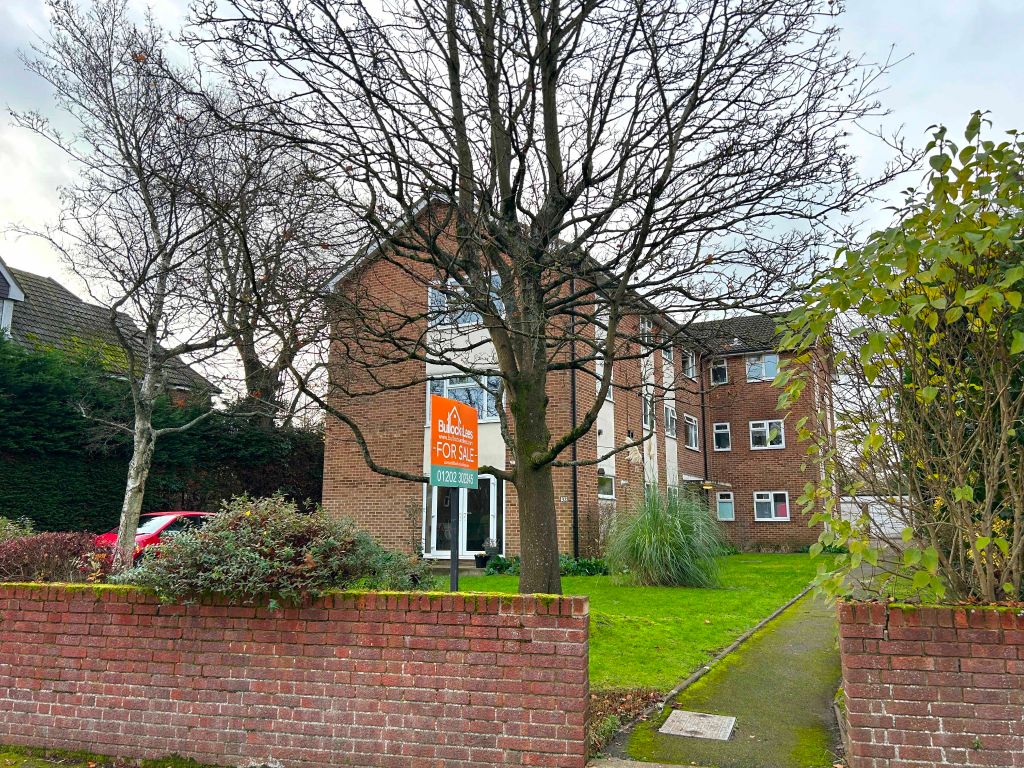 2 bed flat for sale in Wellington Road, Bournemouth BH8, £199,950