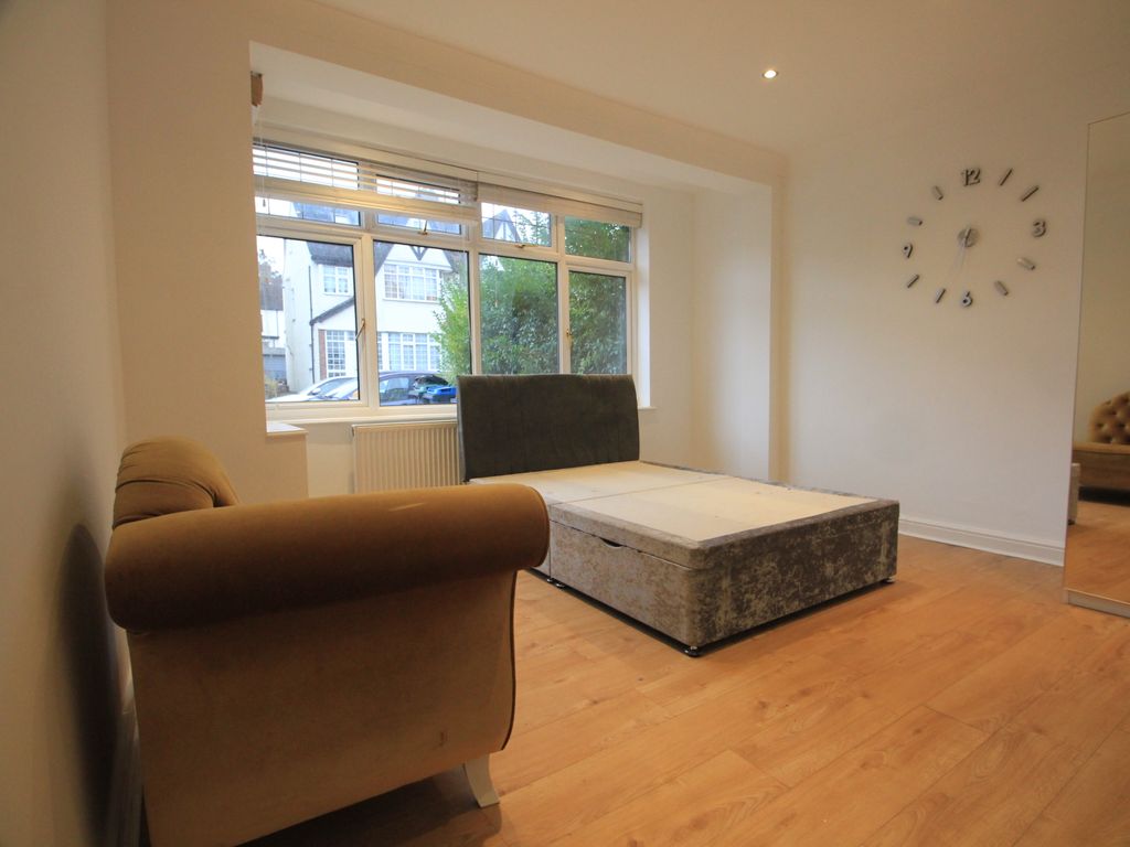 Studio to rent in Darcy Road, London SW16, £1,100 pcm