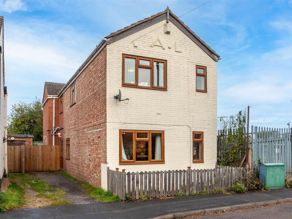 4 bed detached house for sale in Garton Street, Peterborough PE1, £300,000