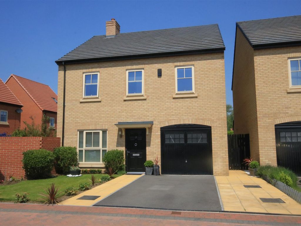 4 bed detached house to rent in Phoenix Drive, Balby, Doncaster DN4, £1,195 pcm