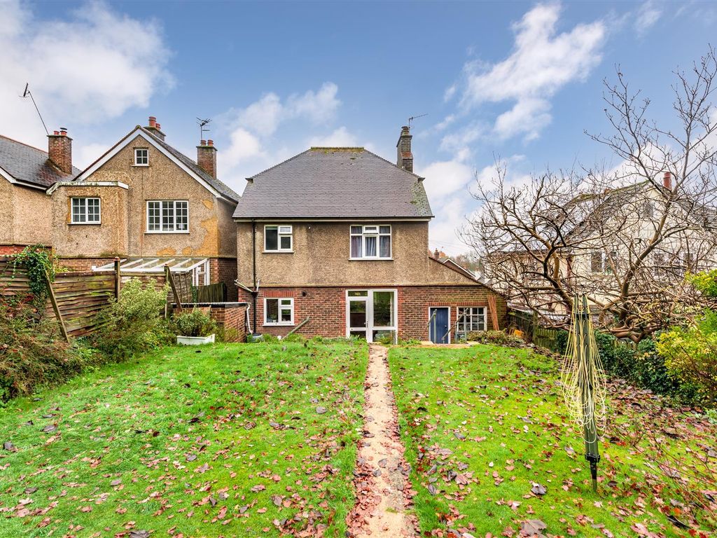 3 bed detached house for sale in Woodside Way, Redhill RH1, £550,000