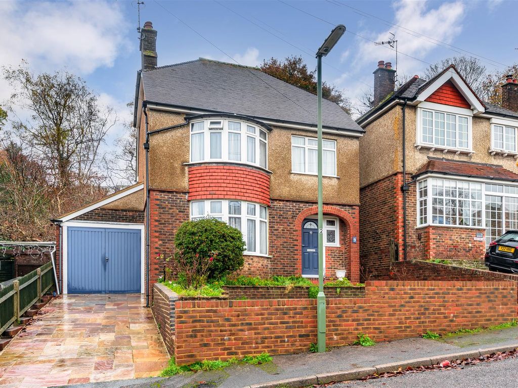 3 bed detached house for sale in Woodside Way, Redhill RH1, £550,000
