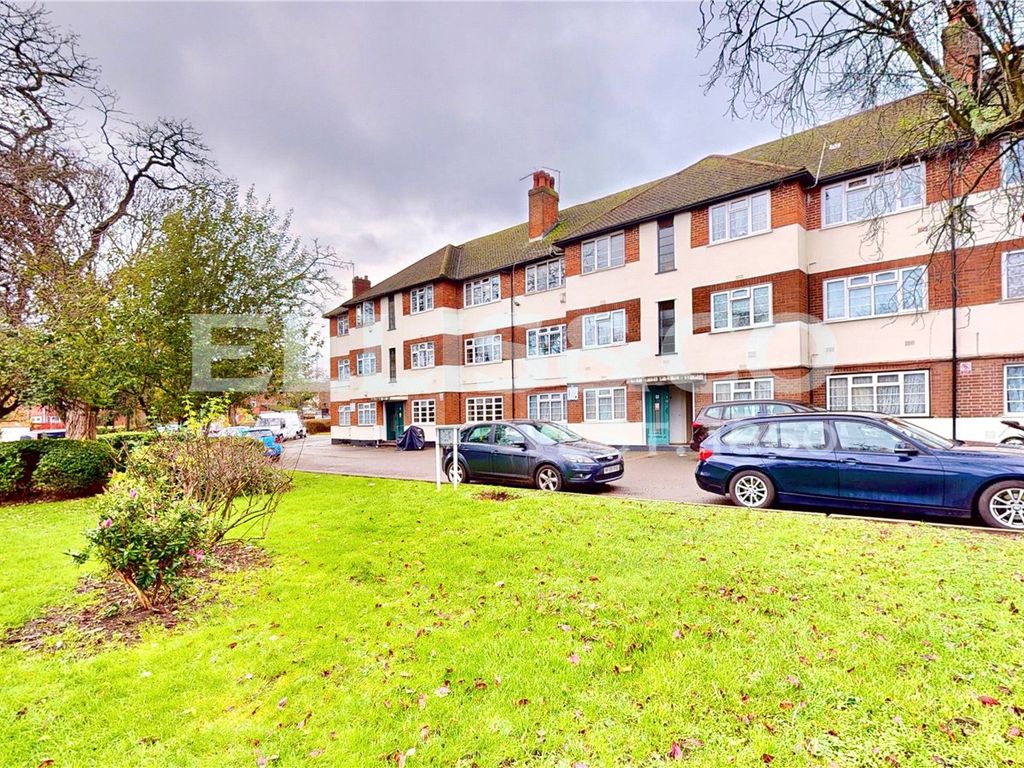 2 bed flat for sale in Stanley Avenue, Wembley HA0, £275,000
